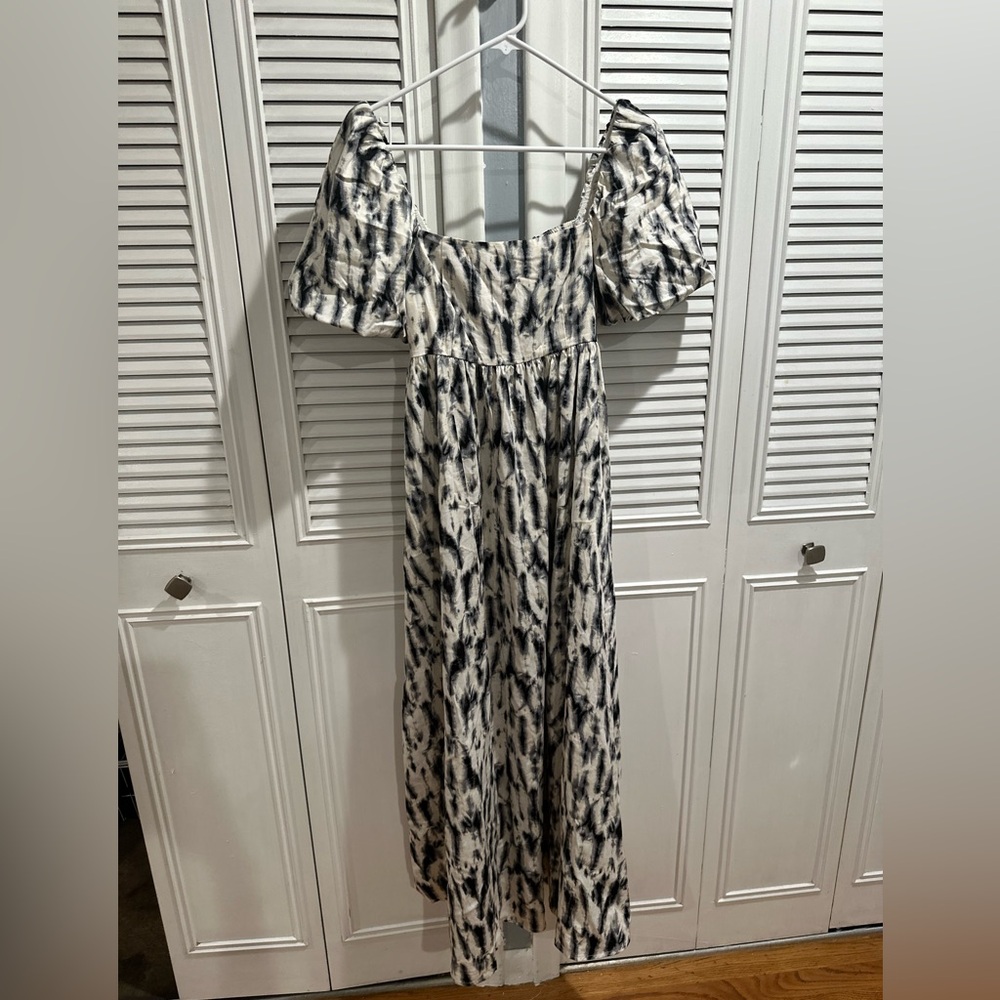 Forever 21 Black and White Long Sleeve Dress